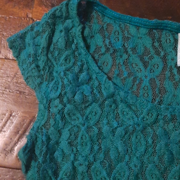 Lace top - Picture 3 of 4